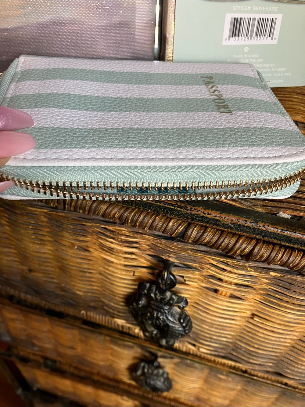 RFID Passport Wallet - Mint & White Striped & a free gift( hair pins/necklace) - Picture 8 of 10